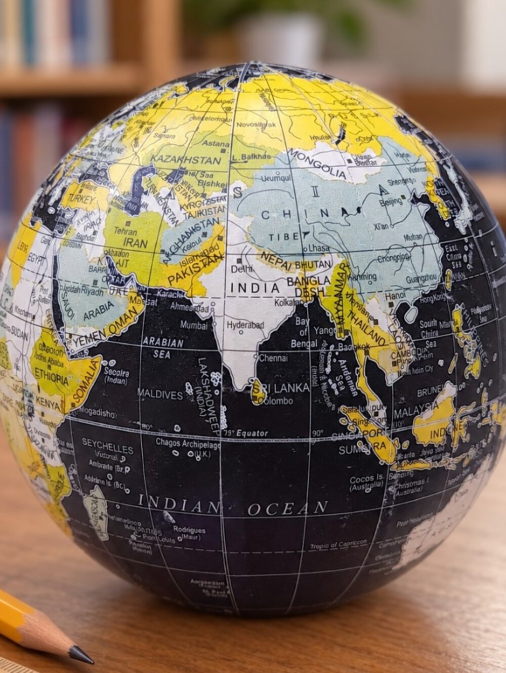 🌍 Plastic Globe Ball with Political World Map, 4-Inch Diameter 🌎